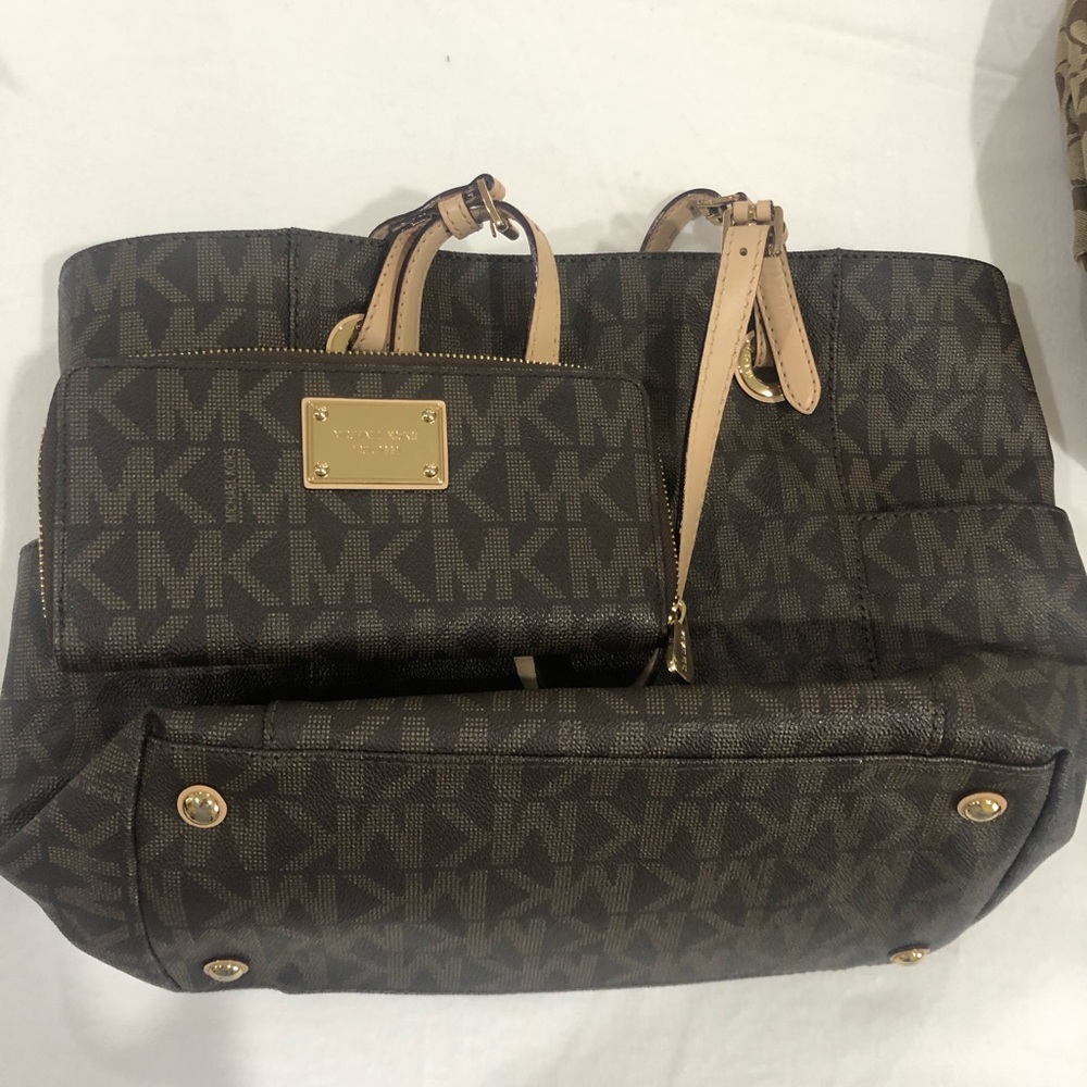 Micheal kors purse and wallet!!!